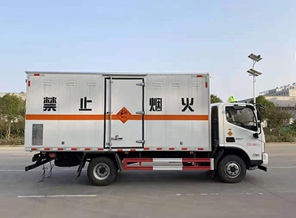 昆都仑爆破器材运输车