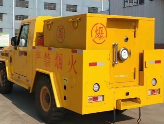 昆都仑凯龙爆破器材运输车：保障爆破任务的安全运行